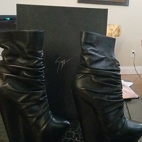 Boots - Picture 3 of 3